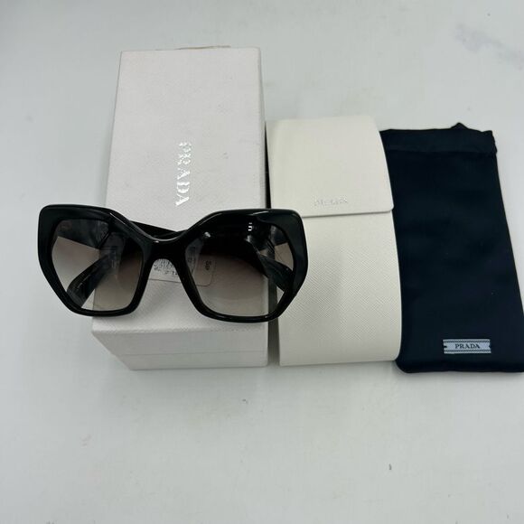 Women’s Prada oversized sunglasses SPR16R5601918B – 0871352N made in Italy NWT - Picture 1 of 11
